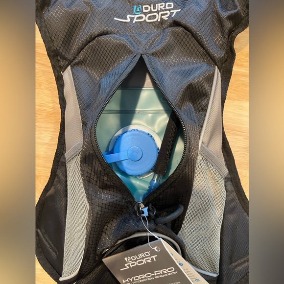 Aduro Sport Hydration Backpack (1.5L) - Picture 7 of 8